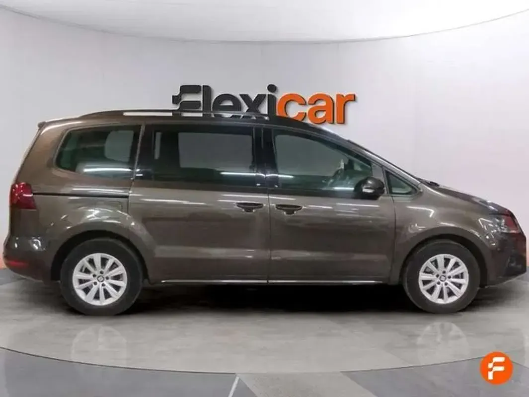 Usado Seat Alhambra Style 150 CV (110 kW) 2021 Marrón Monovolumen