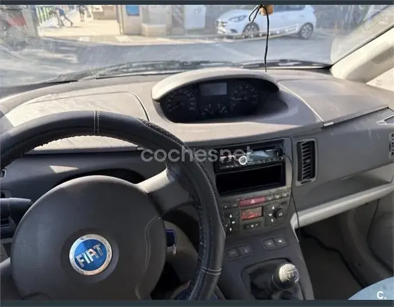 Usado Fiat Idea Active 95 CV (69 kW) 2006 Azul Monovolumen