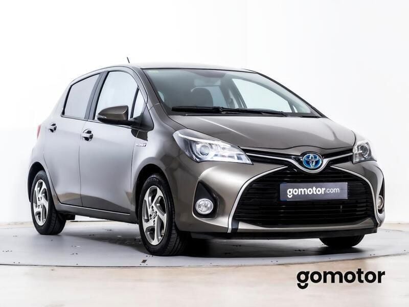 Usado Toyota Yaris Active 100 CV (73 kW) 2017 Plateado Berlina