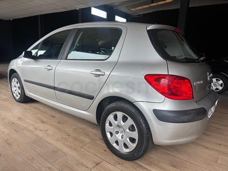 Usado Peugeot 307 110 CV (80 kW) 2008 Gris / plata Berlina