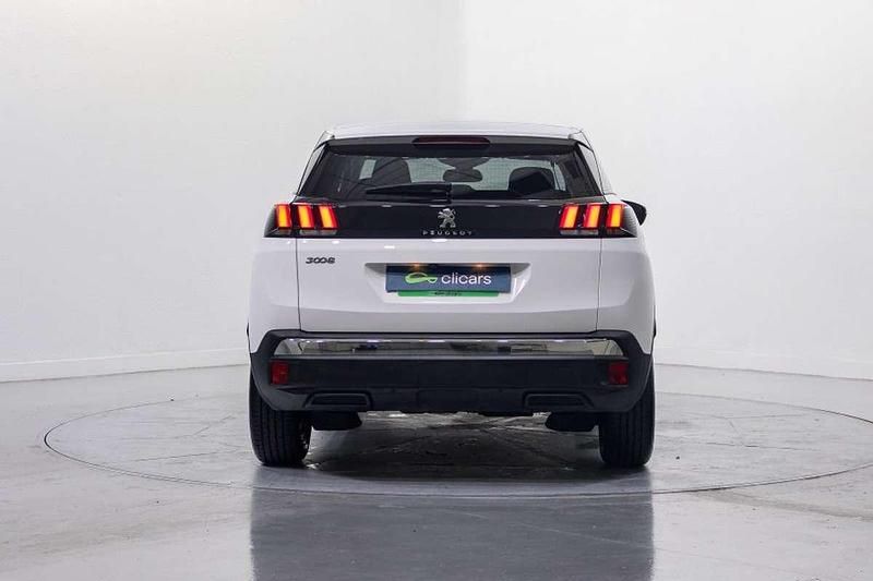 Usado Peugeot 3008 Active 131 CV (96 kW) 2020 Blanco SUV