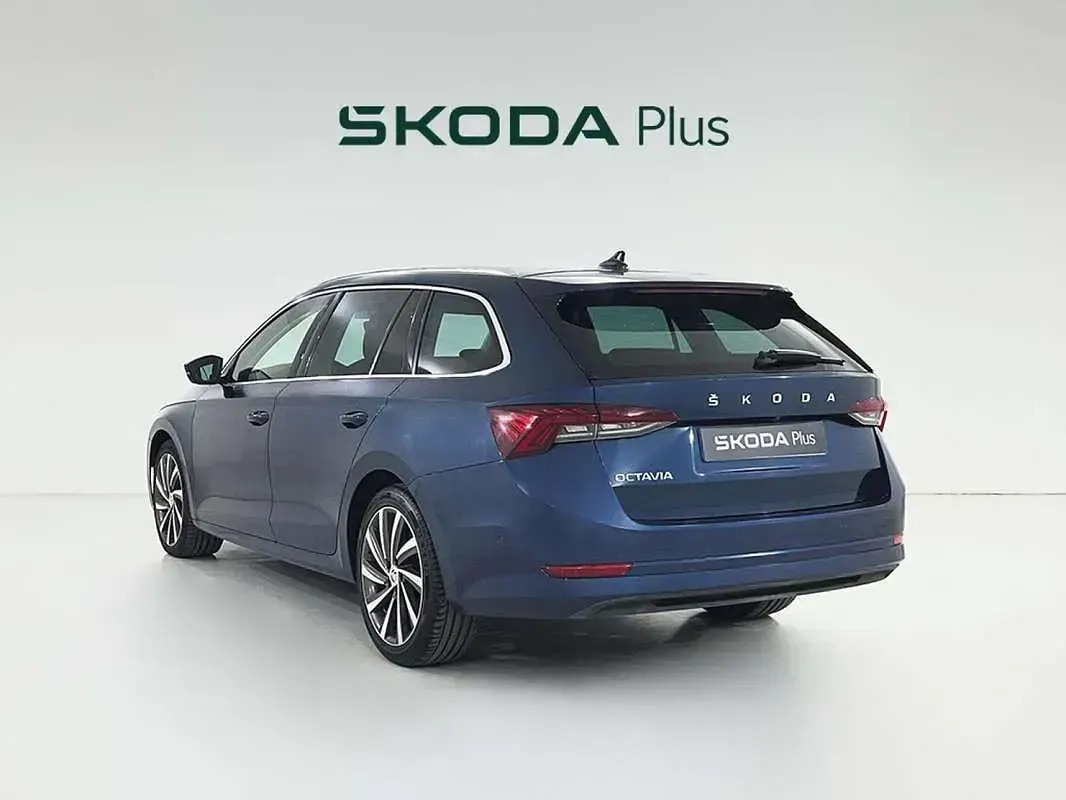 Usado Skoda Octavia Style 150 CV (110 kW) 2022 Azul Familiar