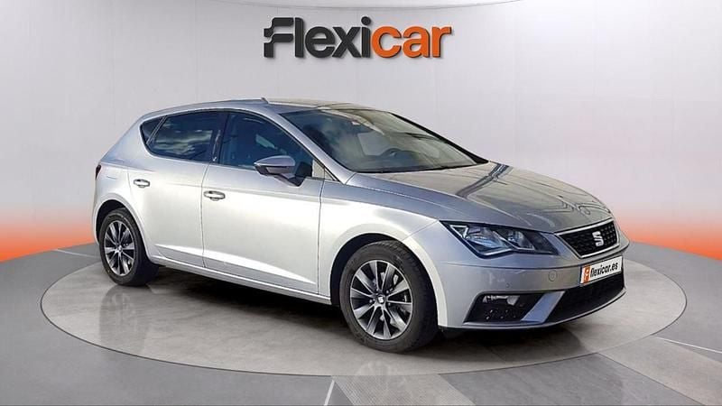 Usado Seat Leon ST Style 131 CV (96 kW) 2020 Gris Familiar