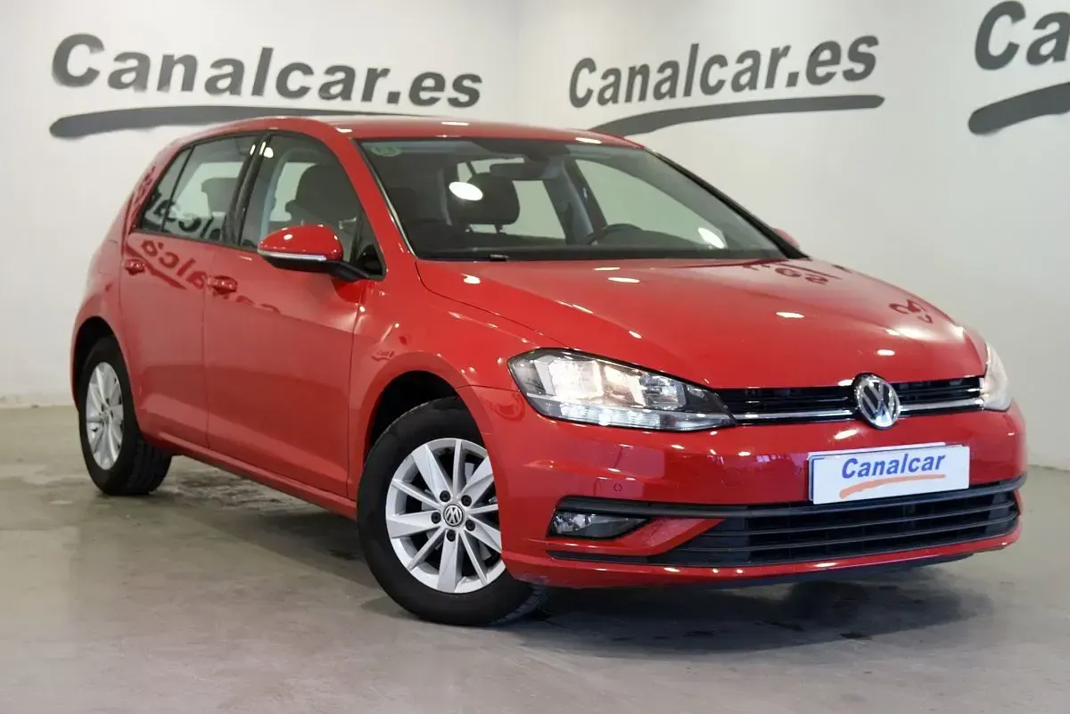 Usado VW Golf VII 116 CV (85 kW) 2018 Rojo