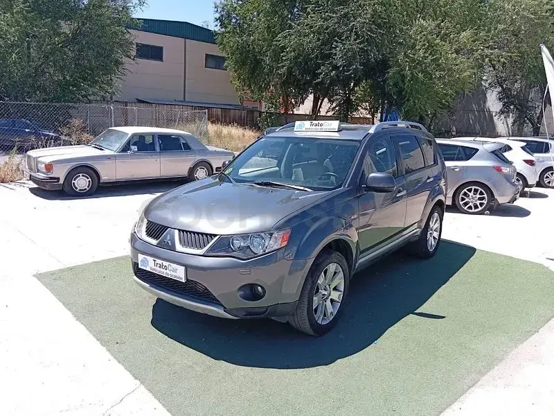 Usado Mitsubishi Outlander Plus 156 CV (114 kW) 2007 Gris / plata SUV