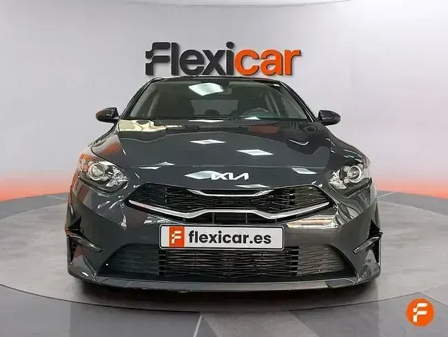 Usado Kia Ceed 136 CV (100 kW) 2023 Gris Utilitario