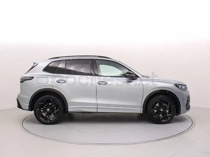 Usado VW Tiguan R-line 150 CV (110 kW) 2024 Gris / plata SUV