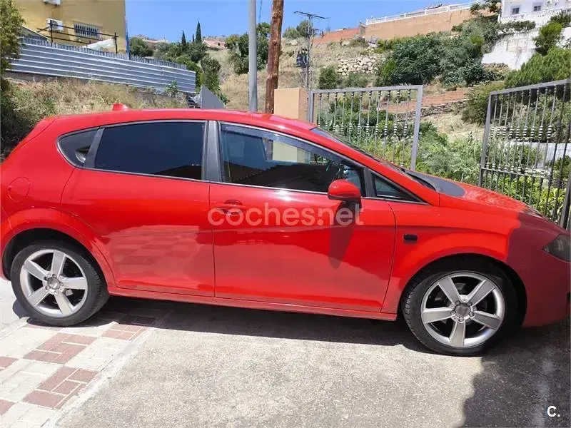 Usado Seat Leon Reference 140 CV (102 kW) 2006 Rojo Utilitario