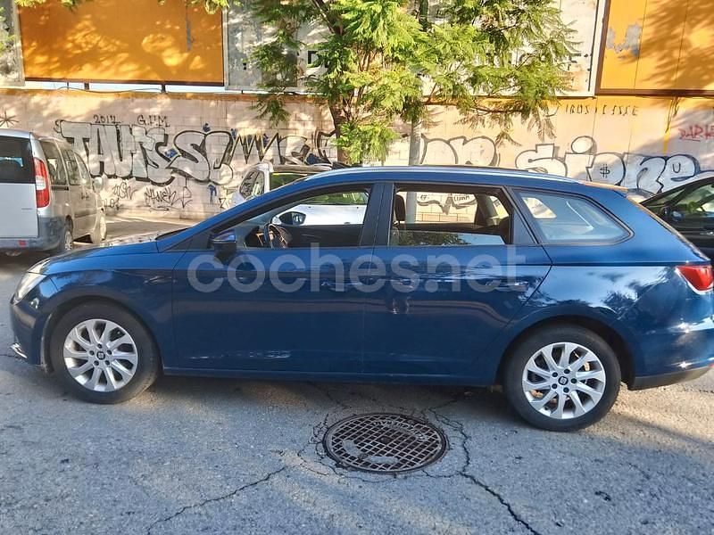Usado Seat Leon Style 110 CV (80 kW) 2016 Azul Familiar
