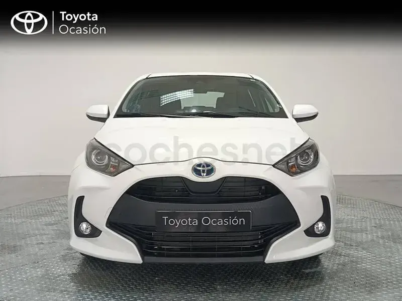 Usado Toyota Yaris Hybrid Active 116 CV (85 kW) 2022 Blanco Berlina