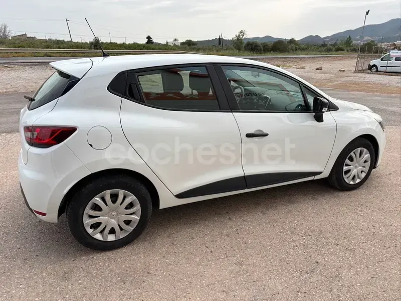 Usado Renault Clio IV Business 75 CV (55 kW) 2019 Blanco Berlina