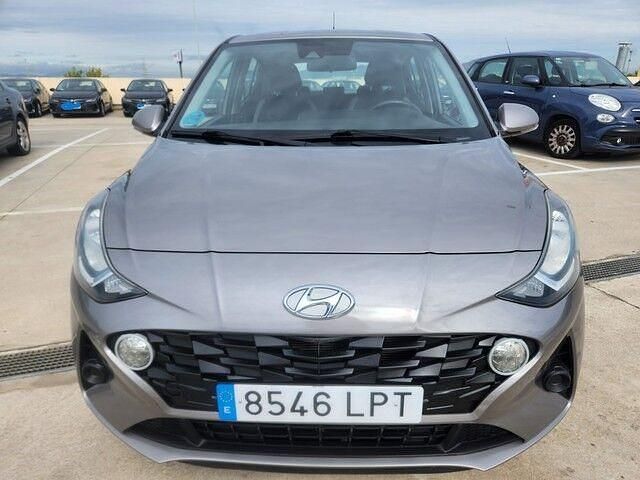 Usado Hyundai i10 67 CV (49 kW) 2021 Gris Utilitario