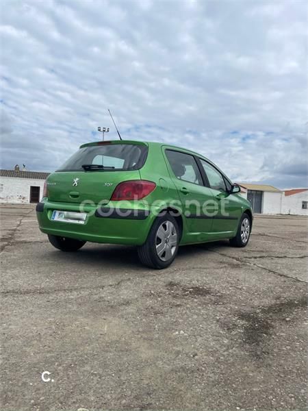 Verde Usado 2002 Peugeot 307 Berlina | 2800 € (Precio justo) - Imagen 1/2