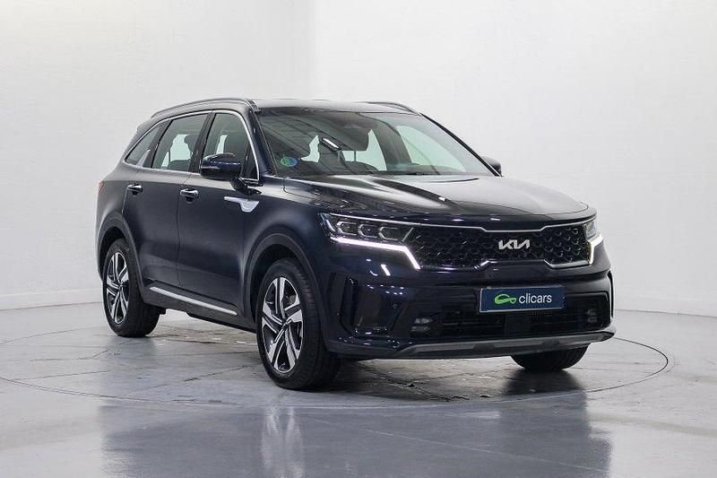 Usado Kia Sorento 230 CV (169 kW) 2023 Gris / plata SUV