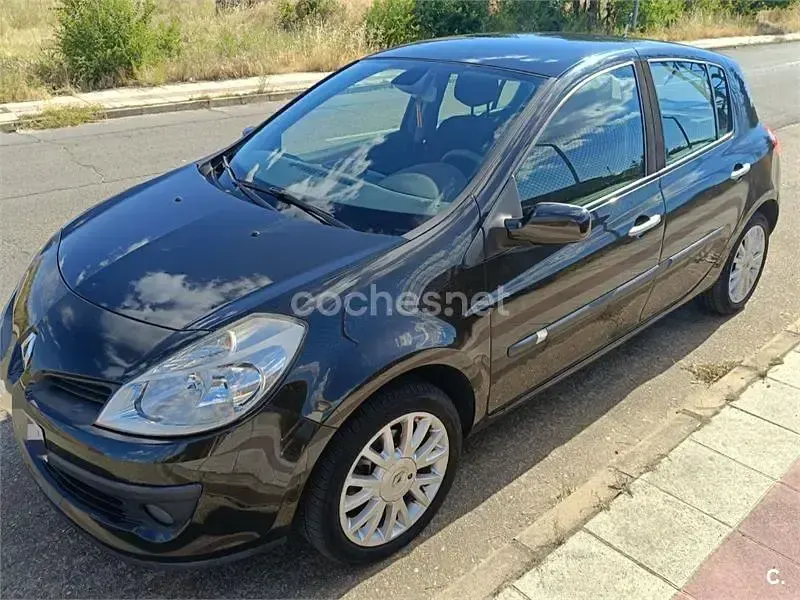 Usado Renault Clio II Authentique 85 CV (62 kW) 2008 Negro Berlina