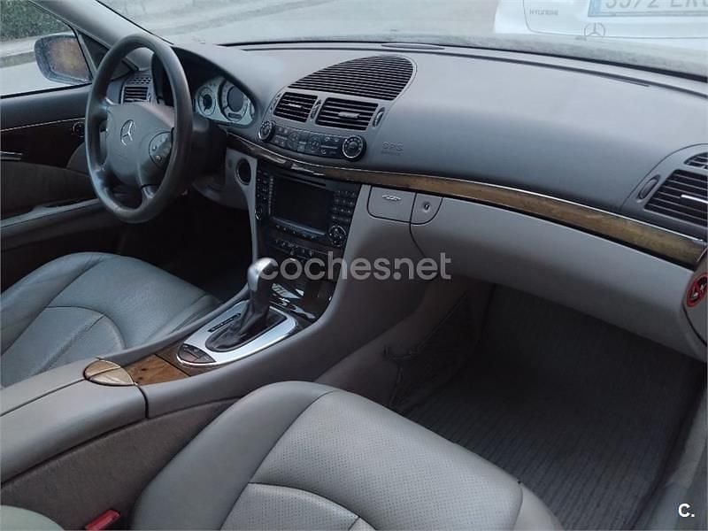 Usado Mercedes E320 Elegance 204 CV (150 kW) 2002 Azul Berlina