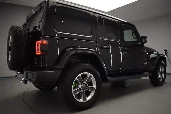Usado Jeep Wrangler Sahara 200 CV (147 kW) 2019 Negro SUV