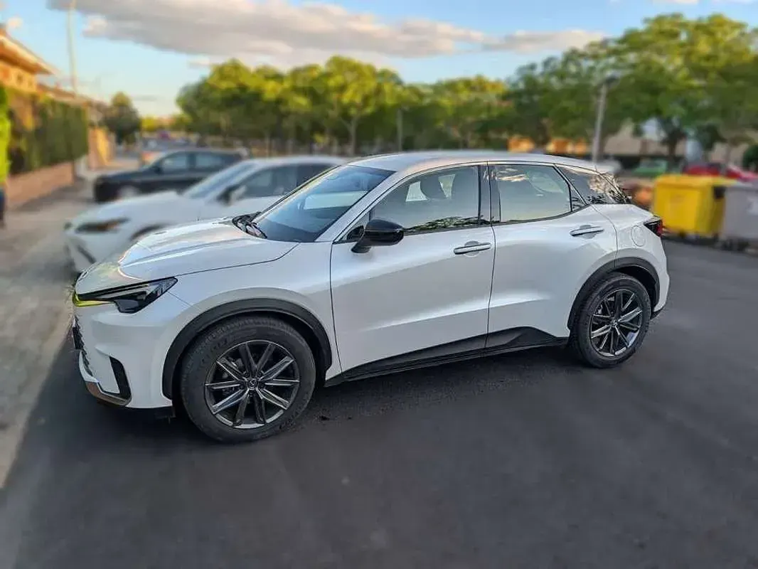 Usado Lexus LBX 91 CV (66 kW) 2024 Blanco SUV