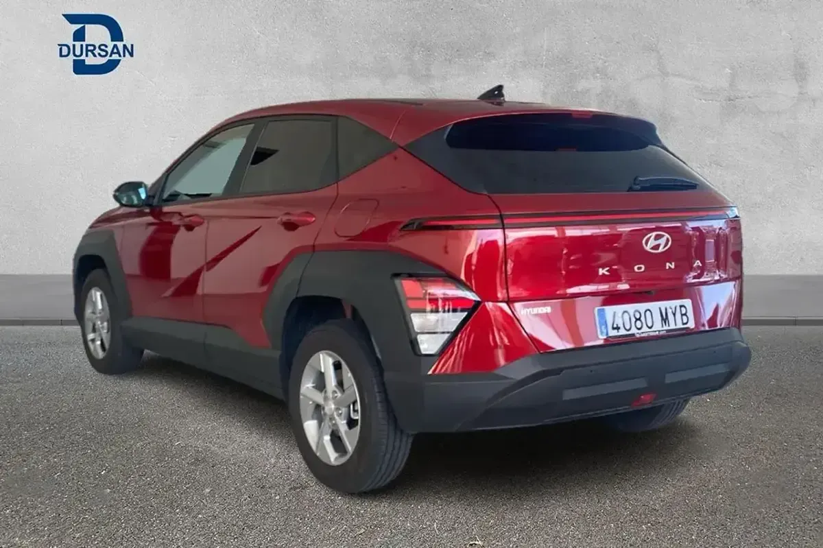 Usado Hyundai Kona 101 CV (74 kW) 2025 Rojo SUV