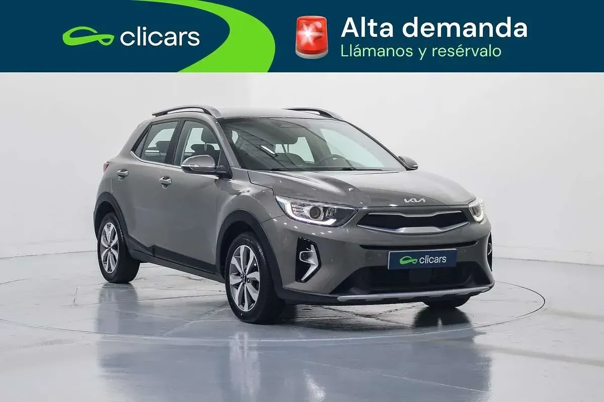 Usado Kia Stonic 120 CV (88 kW) 2023 Gris SUV