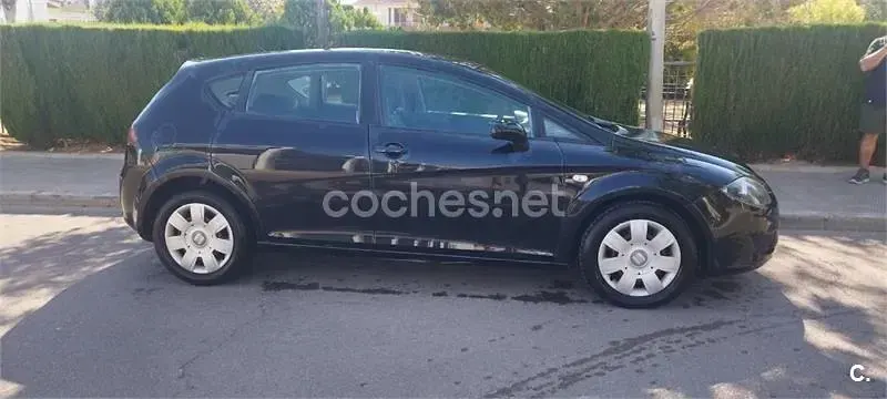 Usado Seat Leon Reference 105 CV (77 kW) 2007 Negro Utilitario