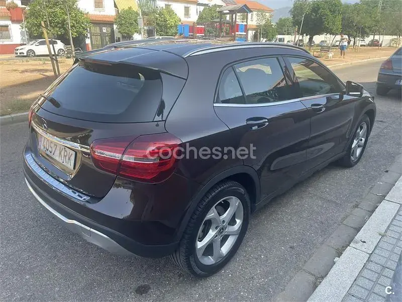 Usado Mercedes GLA200 136 CV (100 kW) 2018 Marrón SUV