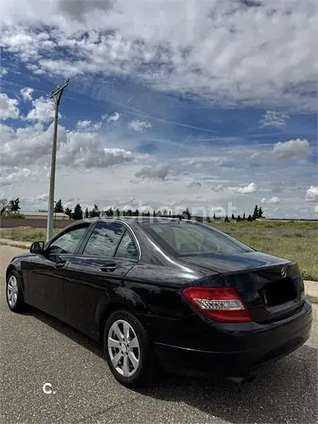 Usado Mercedes C200 Avantgarde 122 CV (89 kW) 2008 Negro Familiar
