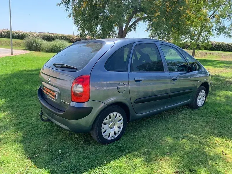 Usado Citroën Xsara Picasso Exclusive 92 CV (67 kW) 2012 Azul Monovolumen