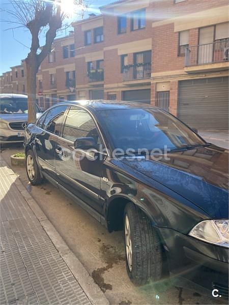 Usado VW Passat Comfortline 100 CV (73 kW) 2002 Negro Berlina