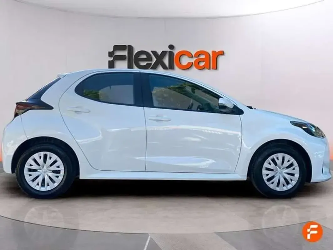 Käytetty Toyota Yaris Edition 125 HP (91 kW) 2023 Valkoinen Viistoperä