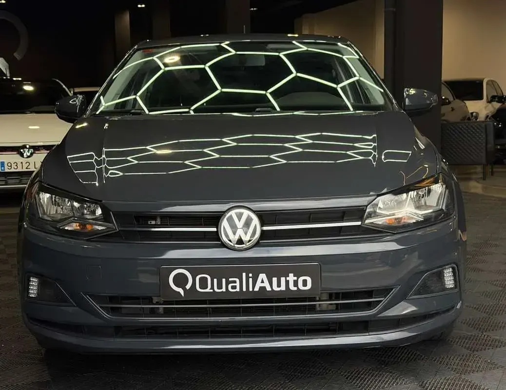 Usado VW Polo Advance 95 CV (69 kW) 2020 Gris Utilitario