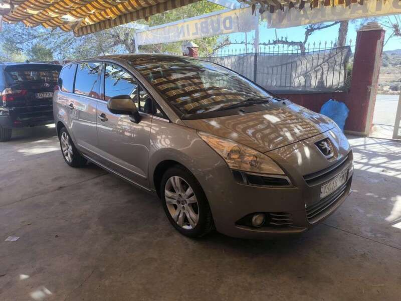 Usado 2010 Peugeot 5008 Family Monovolumen | 4999 € (Precio justo) - Imagen 1/4