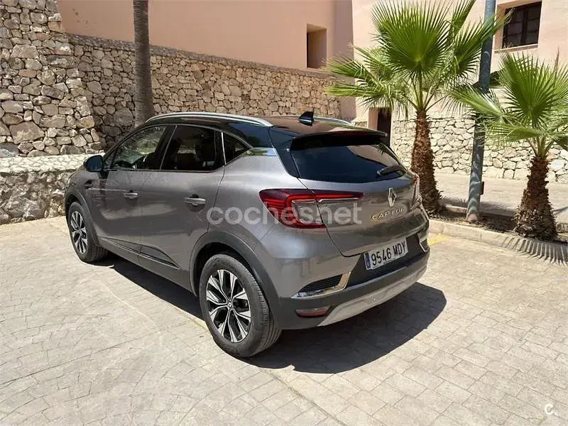 Usado Renault Captur Techno 140 CV (102 kW) 2023 Gris / plata SUV