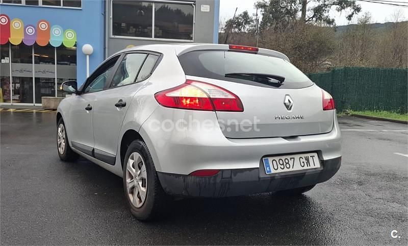 Usado Renault Mégane Authentique 100 CV (73 kW) 2010 Gris / plata Berlina