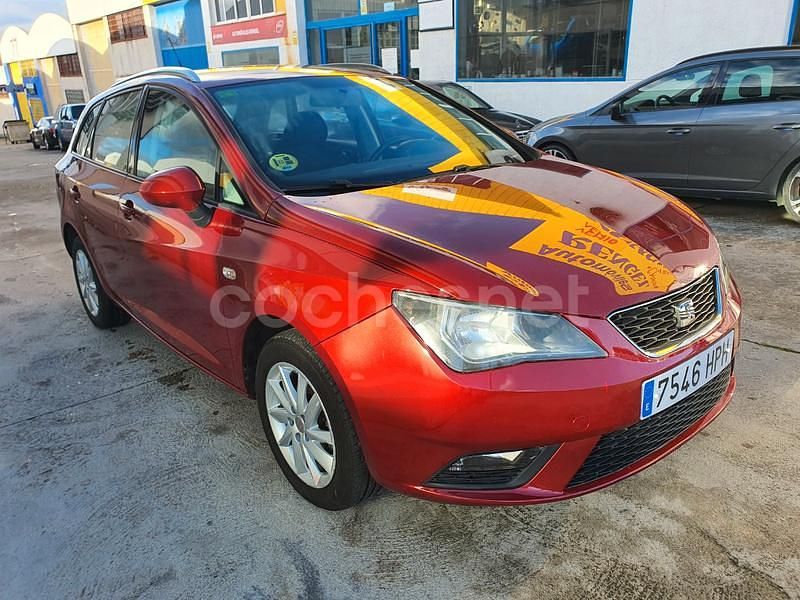Usado Seat Ibiza ST Style 105 CV (77 kW) 2013 Granate Familiar