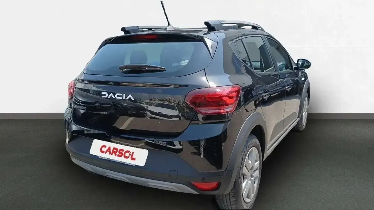 Usado Dacia Sandero Expression 91 CV (66 kW) 2023 Negro Utilitario