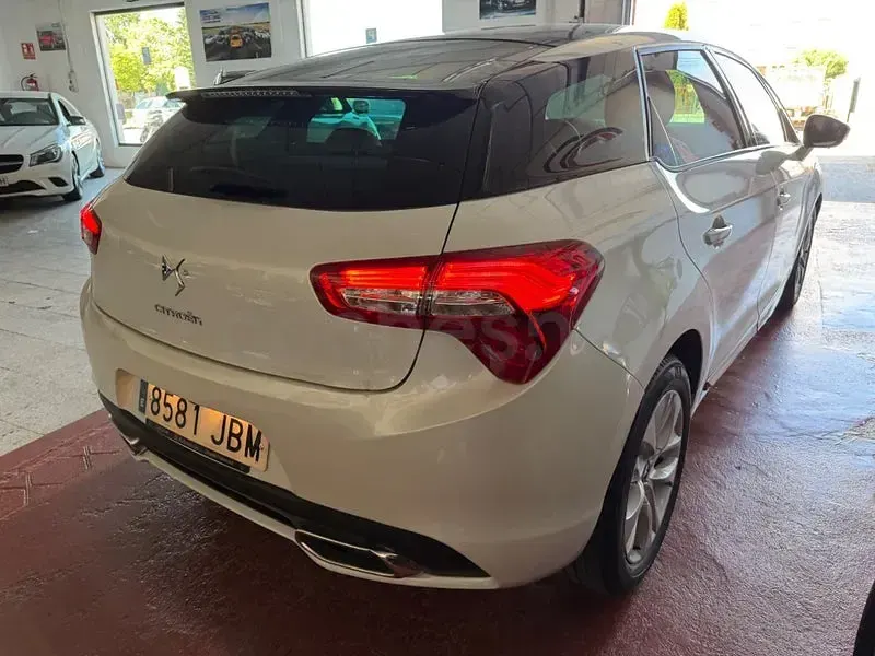 Usado Citroën DS5 114 CV (83 kW) 2014 Blanco Utilitario