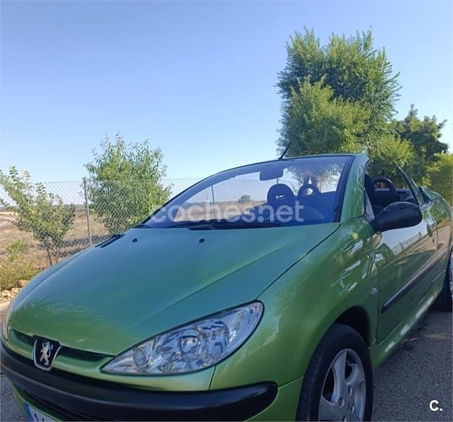 Verde Usado 2002 Peugeot 206 Descapotable | 3000 € (Precio justo) - Imagen 1/3