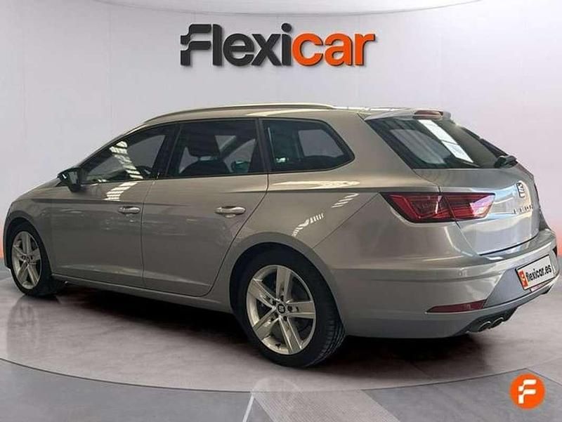 Usado Seat Leon ST FR 150 CV (110 kW) 2019 Gris Familiar