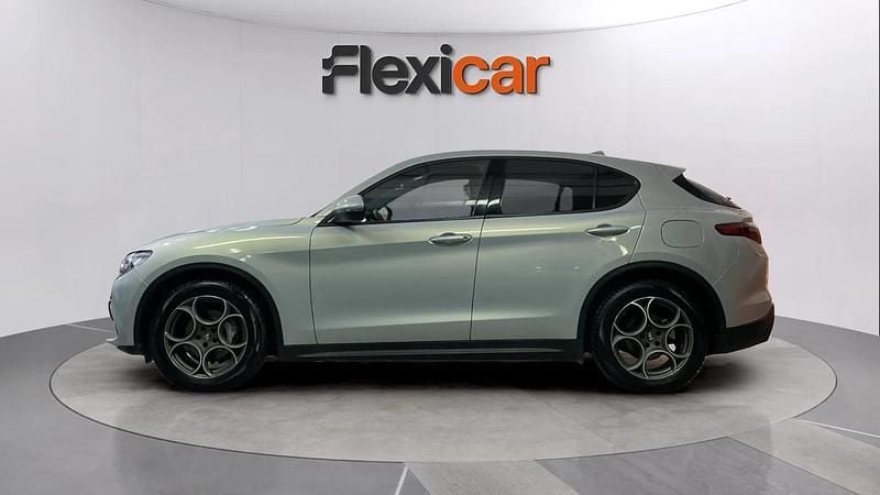 Usado Alfa Romeo Stelvio Sprint 162 CV (119 kW) 2022 Blanco SUV