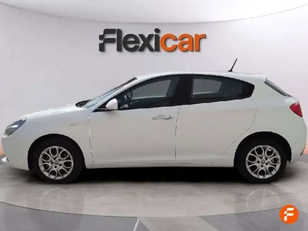 Usado Alfa Romeo Giulietta Tech Edition 120 CV (88 kW) 2019 Blanco Utilitario