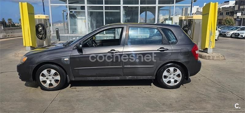 Usado Kia Cerato LX 102 CV (75 kW) 2006 Negro Berlina