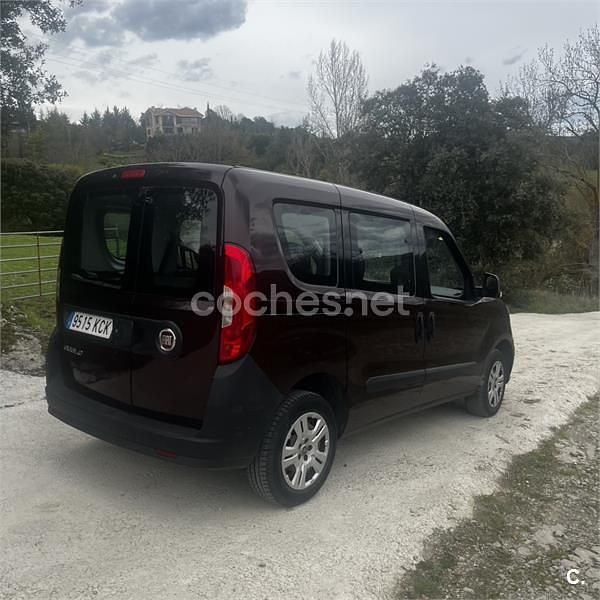 Usado Fiat Doblò Easy 95 CV (69 kW) 2016 Granate Monovolumen