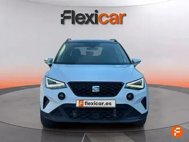 Usado Seat Arona Style Plus 110 CV (80 kW) 2021 Blanco SUV