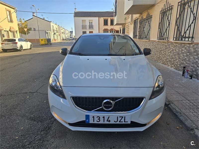 Blanco Usado 2017 Volvo V40 Momentum Berlina | 15.000 € (Un poco caro) - Imagen 1/4