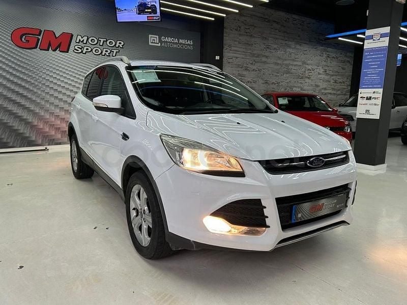 Usado Ford Kuga Trend 150 CV (110 kW) 2013 Blanco SUV