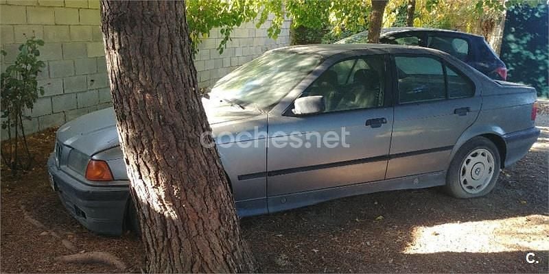 Usado BMW 318 113 CV (83 kW) 1993 Gris / plata Berlina