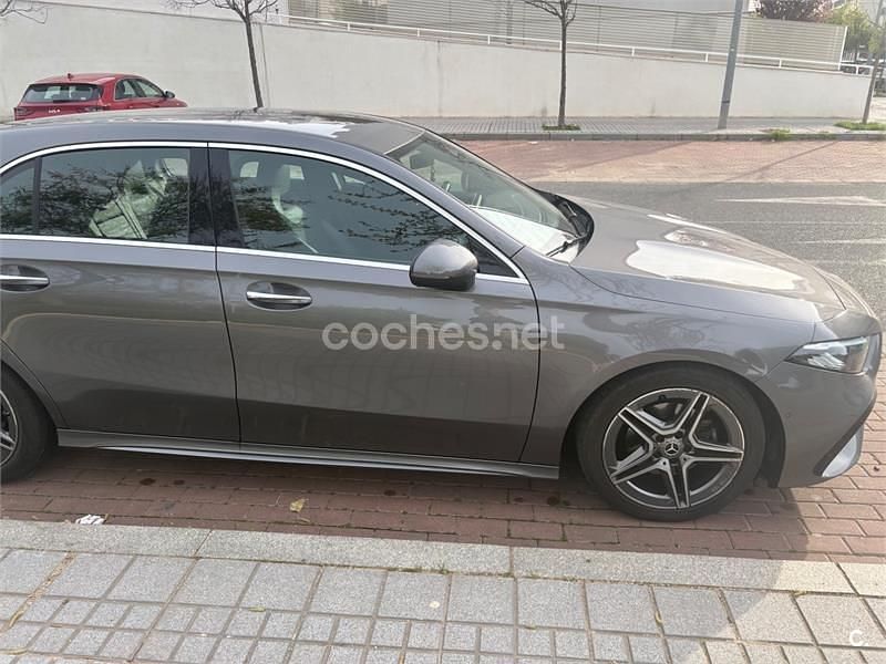 Usado Mercedes A180 116 CV (85 kW) 2023 Gris / plata Berlina
