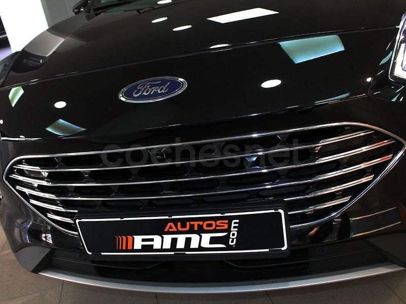 Usado Ford Kuga Titanium 120 HP (88 kW) 2022 Preto SUV