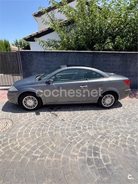 Gris / plata Usado 2007 Renault Mégane Cabriolet Dynamique Descapotable | 3200 € (Buen precio) - Imagen 1/4